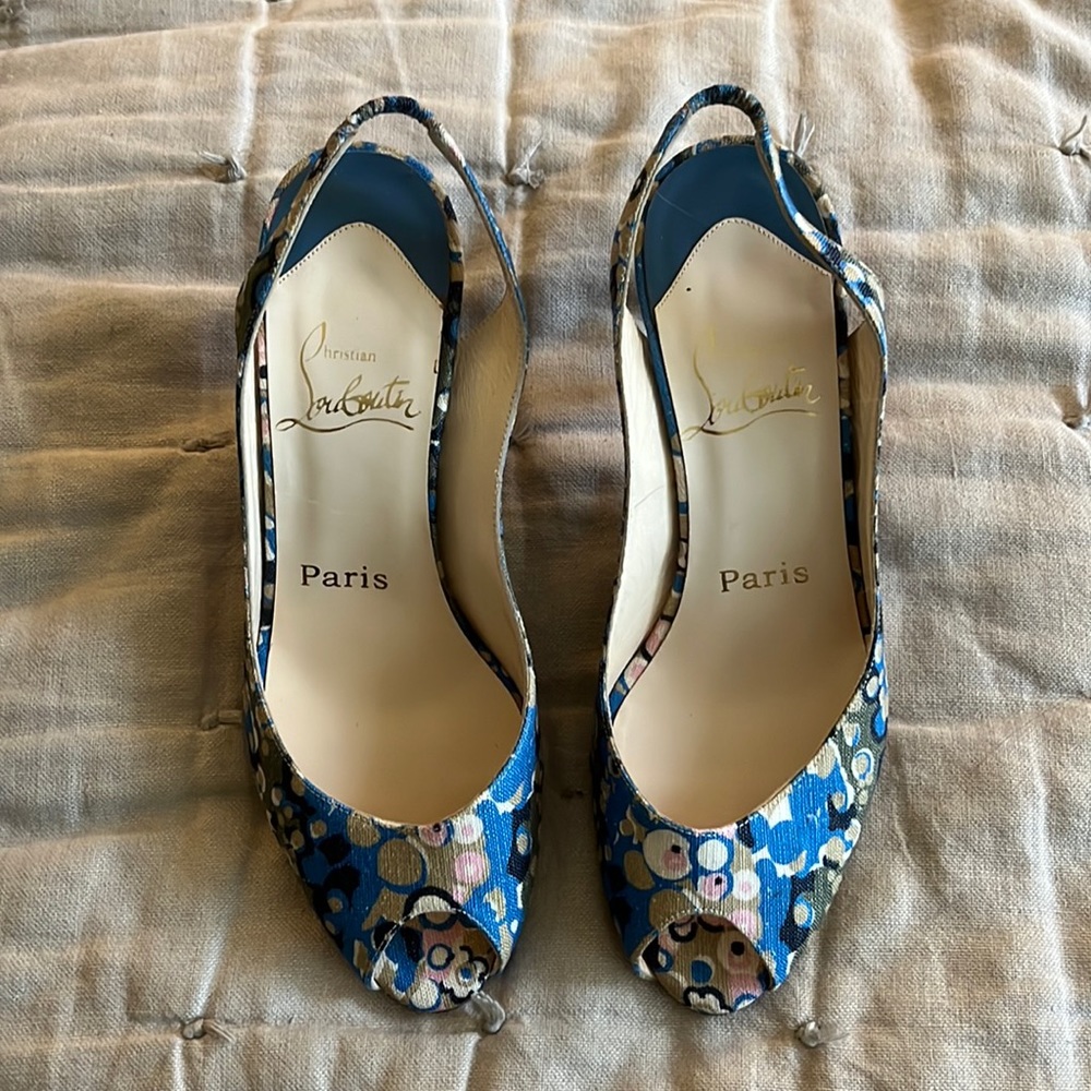 New without tags louboutin kitten heel pump